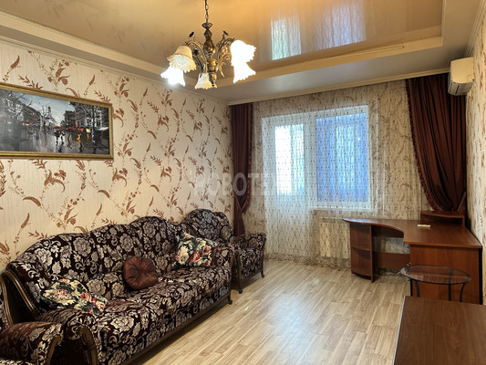 Продам трехкомнатную (3-комн.) квартиру, 50 лет Октября ул, 37, Северская ст-ца