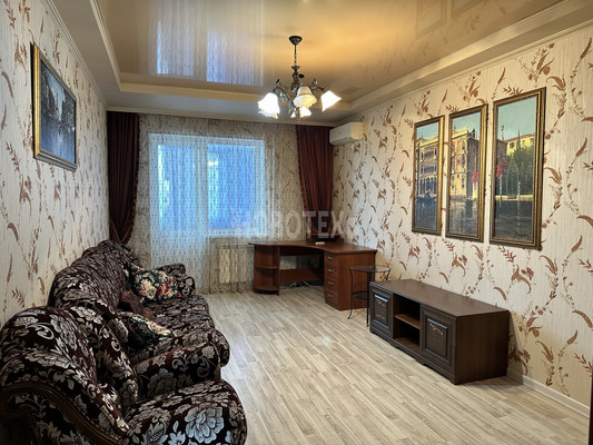 Продам трехкомнатную (3-комн.) квартиру, 50 лет Октября ул, 37, Северская ст-ца