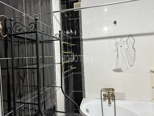 Продам трехкомнатную (3-комн.) квартиру, 50 лет Октября ул, 37, Северская ст-ца