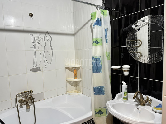 Продам трехкомнатную (3-комн.) квартиру, 50 лет Октября ул, 37, Северская ст-ца