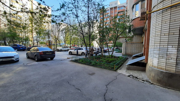 Продам двухкомнатную (2-комн.) квартиру, Лелюшенко ул, 13, Ростов-на-Дону г