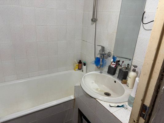 Продам трехкомнатную (3-комн.) квартиру, Энтузиастов ул, 14/1, Волгодонск г