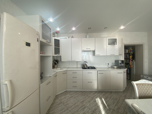 Продам трехкомнатную (3-комн.) квартиру, Ленинградская ул, 411, Анапа г