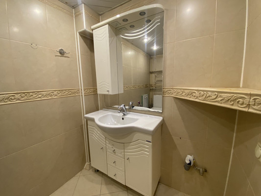 Продам трехкомнатную (3-комн.) квартиру, Университетский пр-кт, 21к1, Москва г
