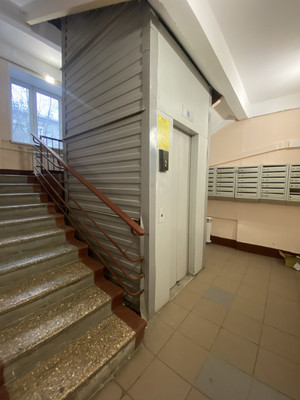 Продам трехкомнатную (3-комн.) квартиру, Университетский пр-кт, 21к1, Москва г