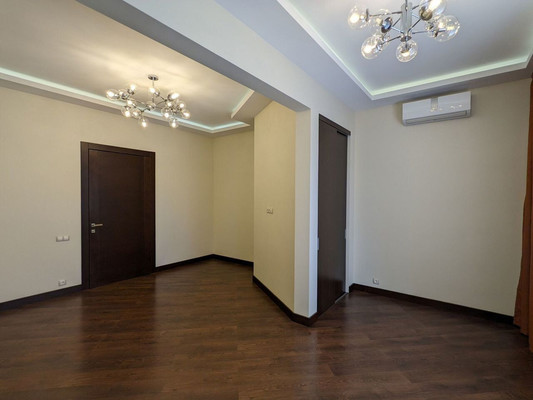 Продам двухкомнатную (2-комн.) квартиру, Адоратского ул, 1, Казань г