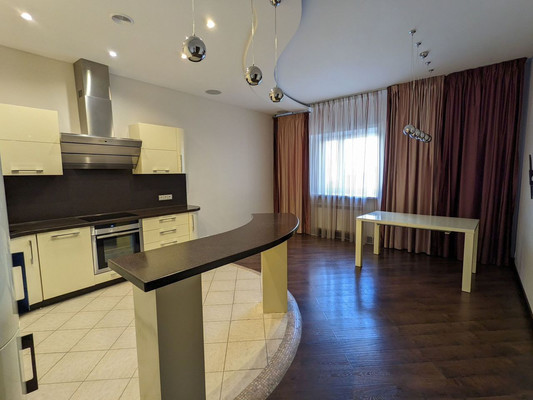 Продам двухкомнатную (2-комн.) квартиру, Адоратского ул, 1, Казань г