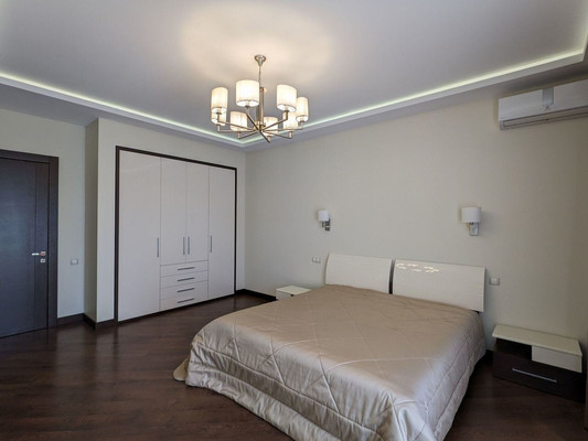 Продам двухкомнатную (2-комн.) квартиру, Адоратского ул, 1, Казань г