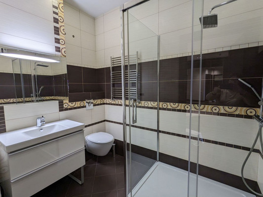 Продам двухкомнатную (2-комн.) квартиру, Адоратского ул, 1, Казань г