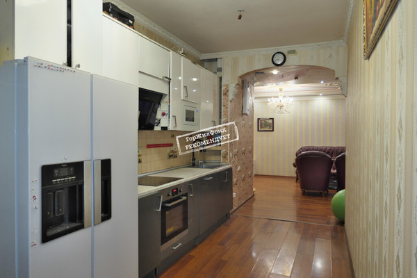 Продам трехкомнатную (3-комн.) квартиру, Ленинский пр-кт, 111к1, Москва г