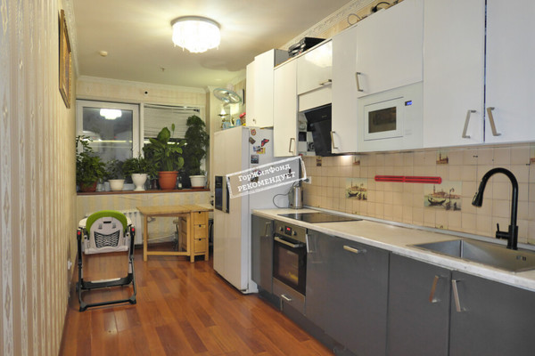 Продам трехкомнатную (3-комн.) квартиру, Ленинский пр-кт, 111к1, Москва г