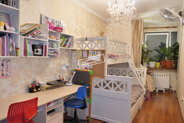 Продам трехкомнатную (3-комн.) квартиру, Ленинский пр-кт, 111к1, Москва г