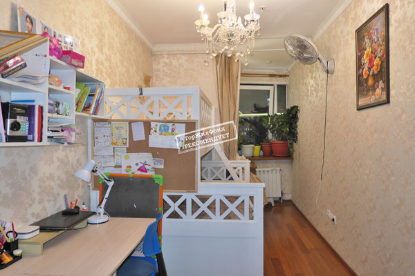 Продам трехкомнатную (3-комн.) квартиру, Ленинский пр-кт, 111к1, Москва г