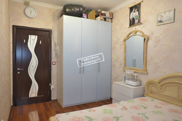 Продам трехкомнатную (3-комн.) квартиру, Ленинский пр-кт, 111к1, Москва г