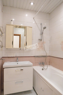 Продам трехкомнатную (3-комн.) квартиру, Ленинский пр-кт, 111к1, Москва г