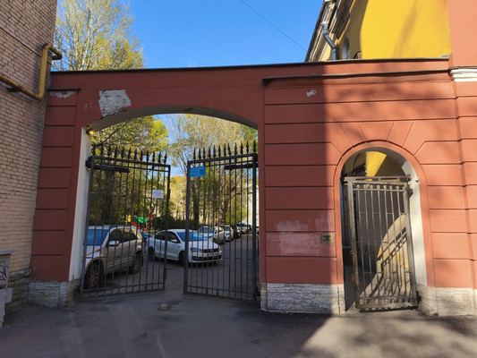 Продам двухкомнатную (2-комн.) квартиру, 20-я В.О. линия, 3В, Санкт-Петербург г