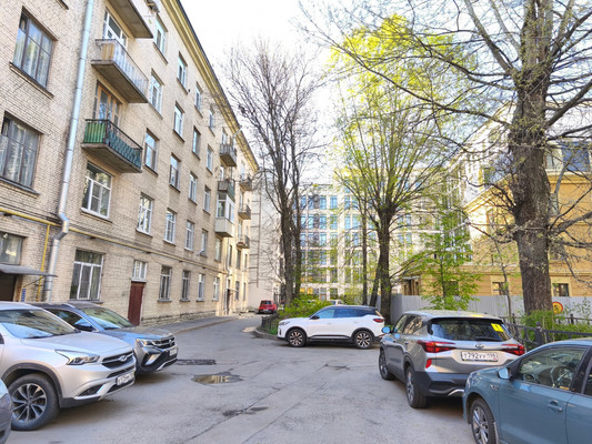 Продам двухкомнатную (2-комн.) квартиру, 20-я В.О. линия, 3В, Санкт-Петербург г