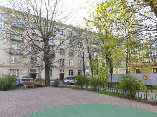 Продам двухкомнатную (2-комн.) квартиру, 20-я В.О. линия, 3В, Санкт-Петербург г