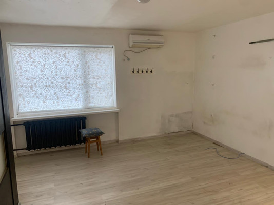 Продам двухкомнатную (2-комн.) квартиру, Космическая ул, 3/8, Грэсовский пгт
