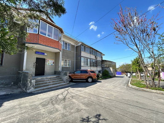 Продам трехкомнатную (3-комн.) квартиру, Генерала Захарова ул, 9к2, Симферополь г