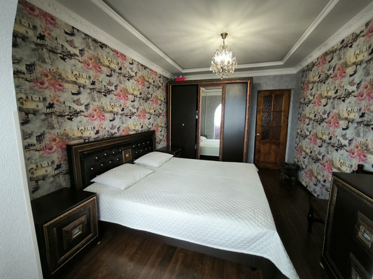 Продам трехкомнатную (3-комн.) квартиру, Шогенова ул, 18, Нальчик г