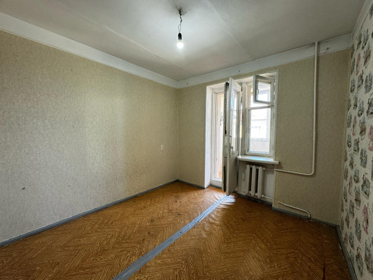 Продам трехкомнатную (3-комн.) квартиру, Тырныаузский проезд, 10, Нальчик г