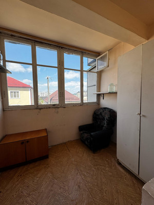 Продам трехкомнатную (3-комн.) квартиру, Тырныаузский проезд, 10, Нальчик г