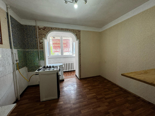 Продам трехкомнатную (3-комн.) квартиру, Тырныаузский проезд, 10, Нальчик г