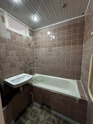 Продам трехкомнатную (3-комн.) квартиру, Тырныаузский проезд, 10, Нальчик г