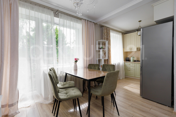 Продам трехкомнатную (3-комн.) квартиру, Театральная ул, 15 , Калининград г
