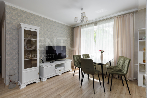 Продам трехкомнатную (3-комн.) квартиру, Театральная ул, 15 , Калининград г