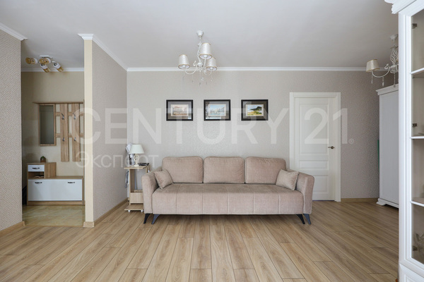 Продам трехкомнатную (3-комн.) квартиру, Театральная ул, 15 , Калининград г