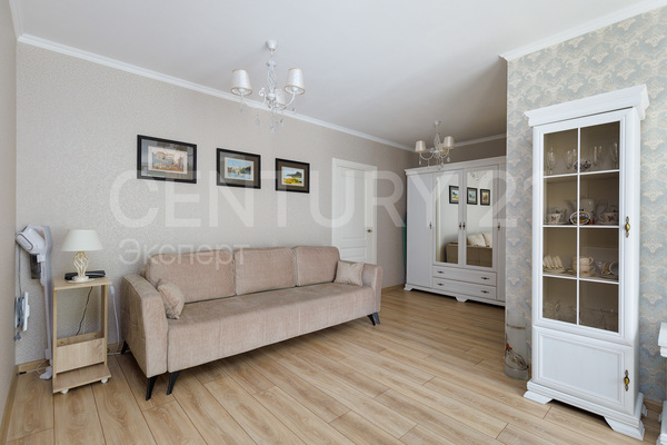 Продам трехкомнатную (3-комн.) квартиру, Театральная ул, 15 , Калининград г