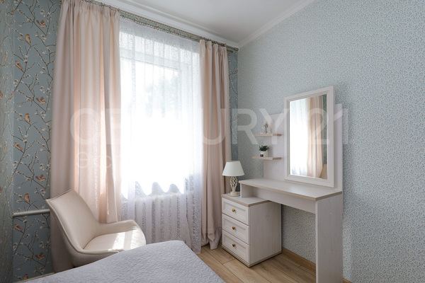 Продам трехкомнатную (3-комн.) квартиру, Театральная ул, 15 , Калининград г