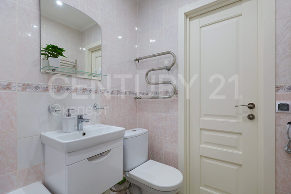 Продам трехкомнатную (3-комн.) квартиру, Театральная ул, 15 , Калининград г