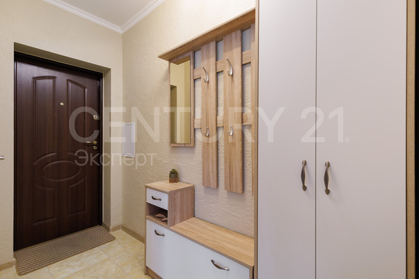 Продам трехкомнатную (3-комн.) квартиру, Театральная ул, 15 , Калининград г