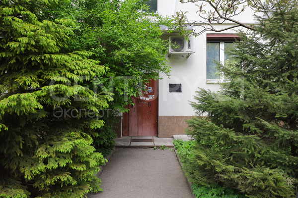 Продам трехкомнатную (3-комн.) квартиру, Театральная ул, 15 , Калининград г