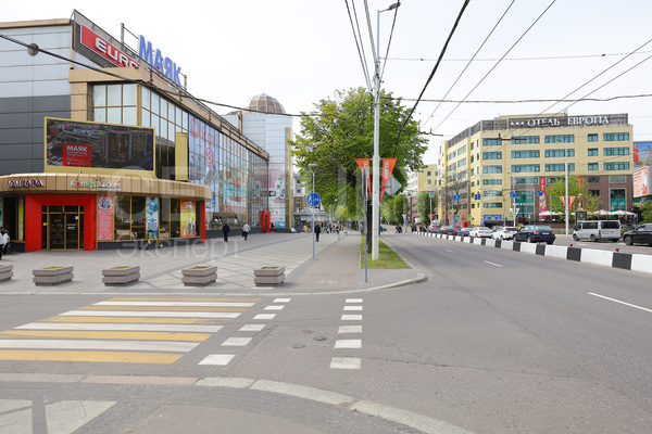 Продам трехкомнатную (3-комн.) квартиру, Театральная ул, 15 , Калининград г