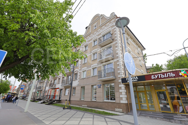Продам трехкомнатную (3-комн.) квартиру, Театральная ул, 15 , Калининград г