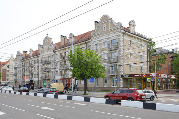Продам трехкомнатную (3-комн.) квартиру, Театральная ул, 15 , Калининград г