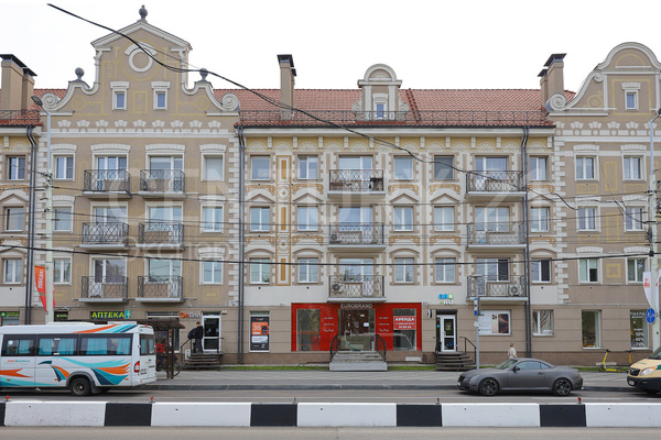 Продам трехкомнатную (3-комн.) квартиру, Театральная ул, 15 , Калининград г