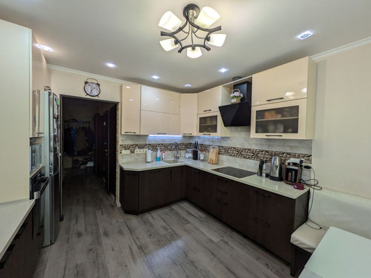 Продам трехкомнатную (3-комн.) квартиру, Рождественская ул, 33, Москва г