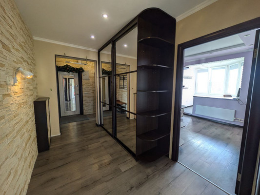 Продам трехкомнатную (3-комн.) квартиру, Рождественская ул, 33, Москва г