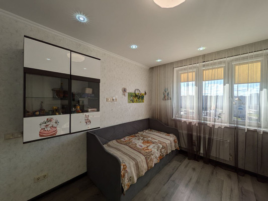 Продам трехкомнатную (3-комн.) квартиру, Рождественская ул, 33, Москва г