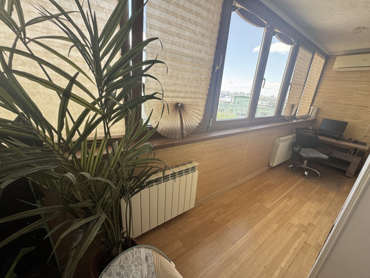 Продам трехкомнатную (3-комн.) квартиру, Таганрогская ул, 126/2, Ростов-на-Дону г