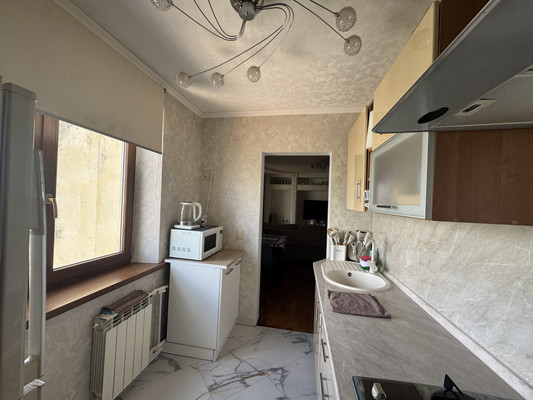 Продам трехкомнатную (3-комн.) квартиру, Таганрогская ул, 126/2, Ростов-на-Дону г