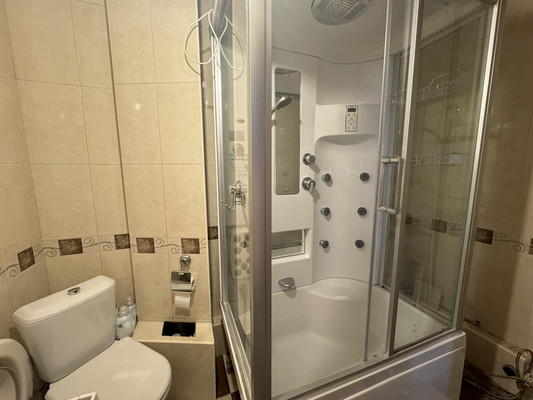Продам трехкомнатную (3-комн.) квартиру, Таганрогская ул, 126/2, Ростов-на-Дону г