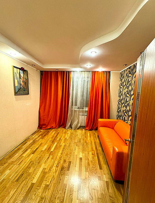 Продам трехкомнатную (3-комн.) квартиру, Малая Балканская ул, 60к1, Санкт-Петербург г