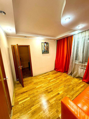 Продам трехкомнатную (3-комн.) квартиру, Малая Балканская ул, 60к1, Санкт-Петербург г