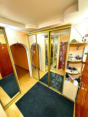 Продам трехкомнатную (3-комн.) квартиру, Малая Балканская ул, 60к1, Санкт-Петербург г
